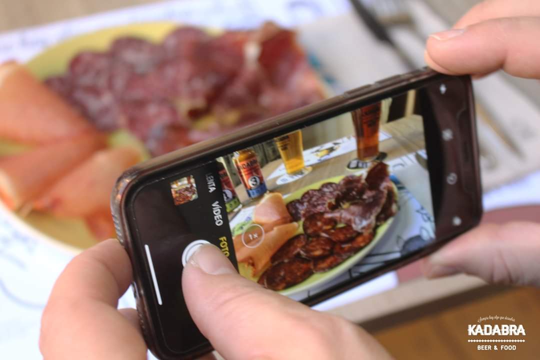 💬 Comparte en #Instagram, #Facebook o #Twitter con nosotros tus mejores momentos en KadabraLeón. 📷 
Mencionando nuestro usuario (<a href="/kadabraleon/">Kadabraleon</a>) en tus publicaciones...Te apuntas? #leonesp #barriohumedo #foodie #food #restaurante #cerveceria #beer #beercraft
