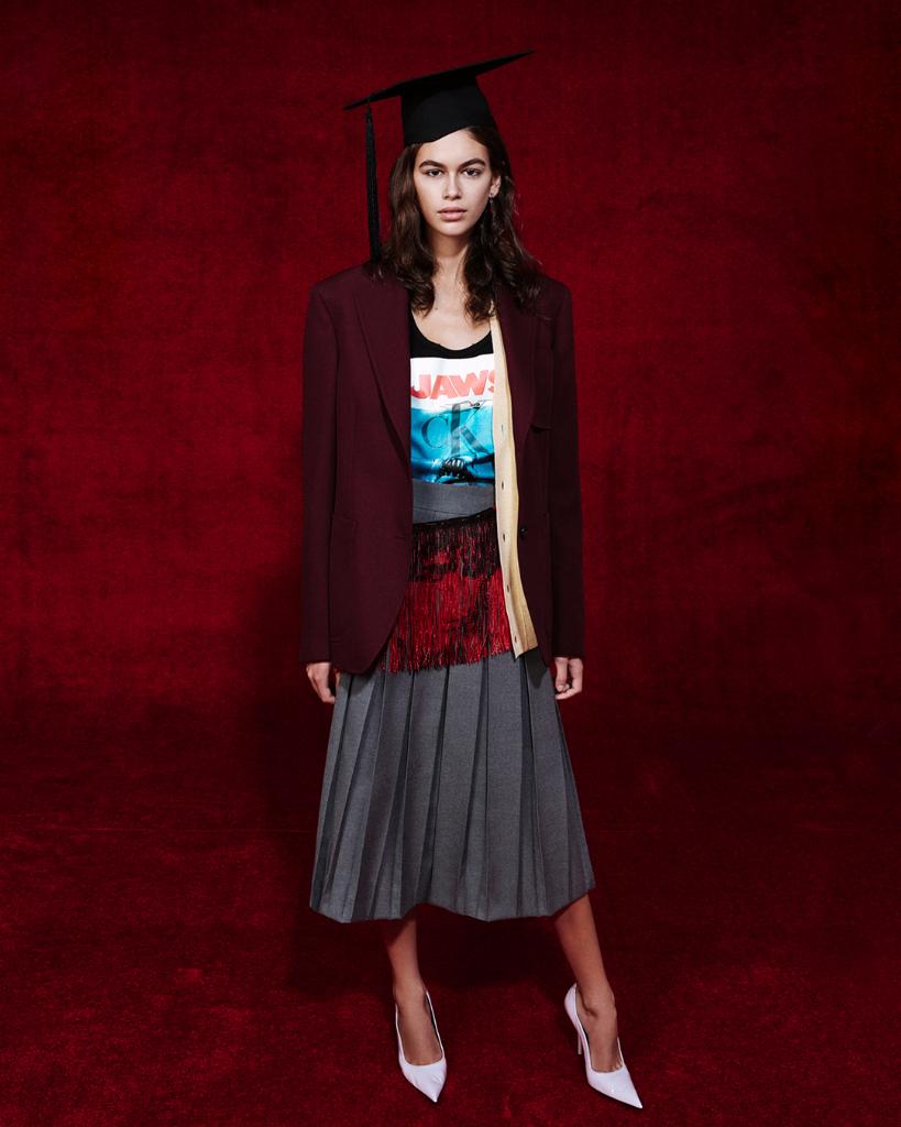 Cap toss-worthy, via #Spring2019 #205W39NYC đfrom graduation robes to graphic prints â as seen on #CALVINKLEIN 205W39NYC runway đ¸: #WillyVanderperre
Discover more: http://CALVINKLEIN.COMÂ
TM & Š Universal Studios