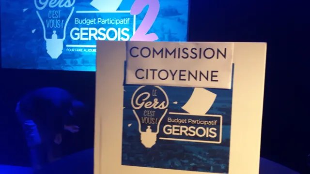 franceinter's tweet photo. À l’heure des "grands débats" sur la réappropriation de la démocratie par les citoyens, la pratique du budget participatif ouvre une voie apaisée vers des solutions concrètes pour améliorer la vie quotidienne des Français. #Reportage. 

https://t.co/sokEIU9rBI https://t.co/I1YkHoBJWX