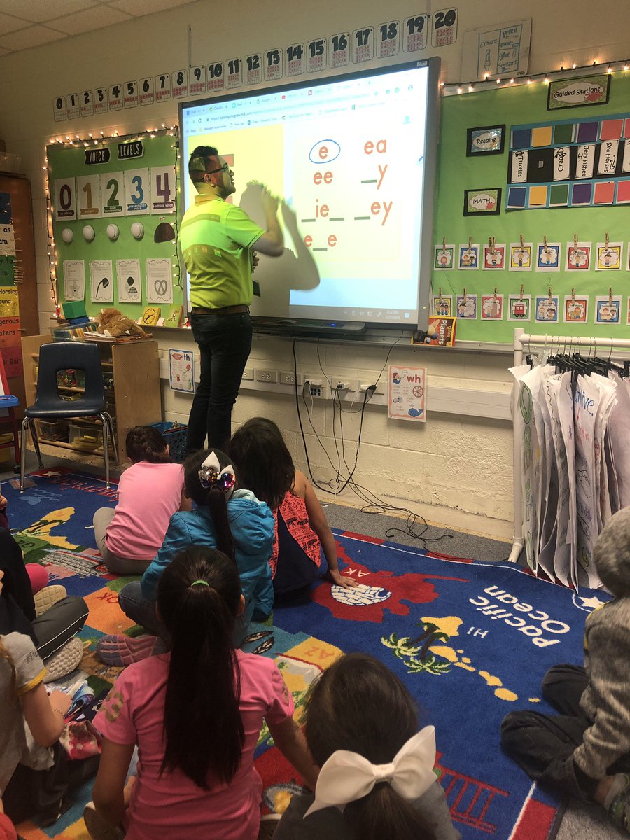 WoodReadingSpc's tweet photo. Open court phonics in 1st! @ECISD_T2L https://t.co/04QIyWDMYX