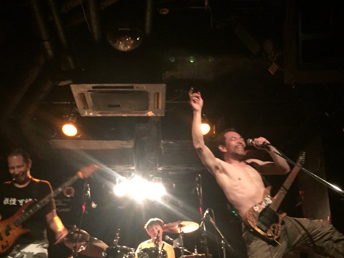 prettyguts4's tweet photo. 最近、Instagramで動画や写真をあげたりしてますが、
反応が、外人ばかりでおもしろいです(^-^)
外人といえば次回のライブ！
3/17(日)LiveZone BadLands にて
Answer Me !のレコ発イベントにて勝負である！
どのバンドもいきがいいとおもうので、熱いライブになると思います(^-^)
チケットは1000円！ https://t.co/DWTubhRn2j