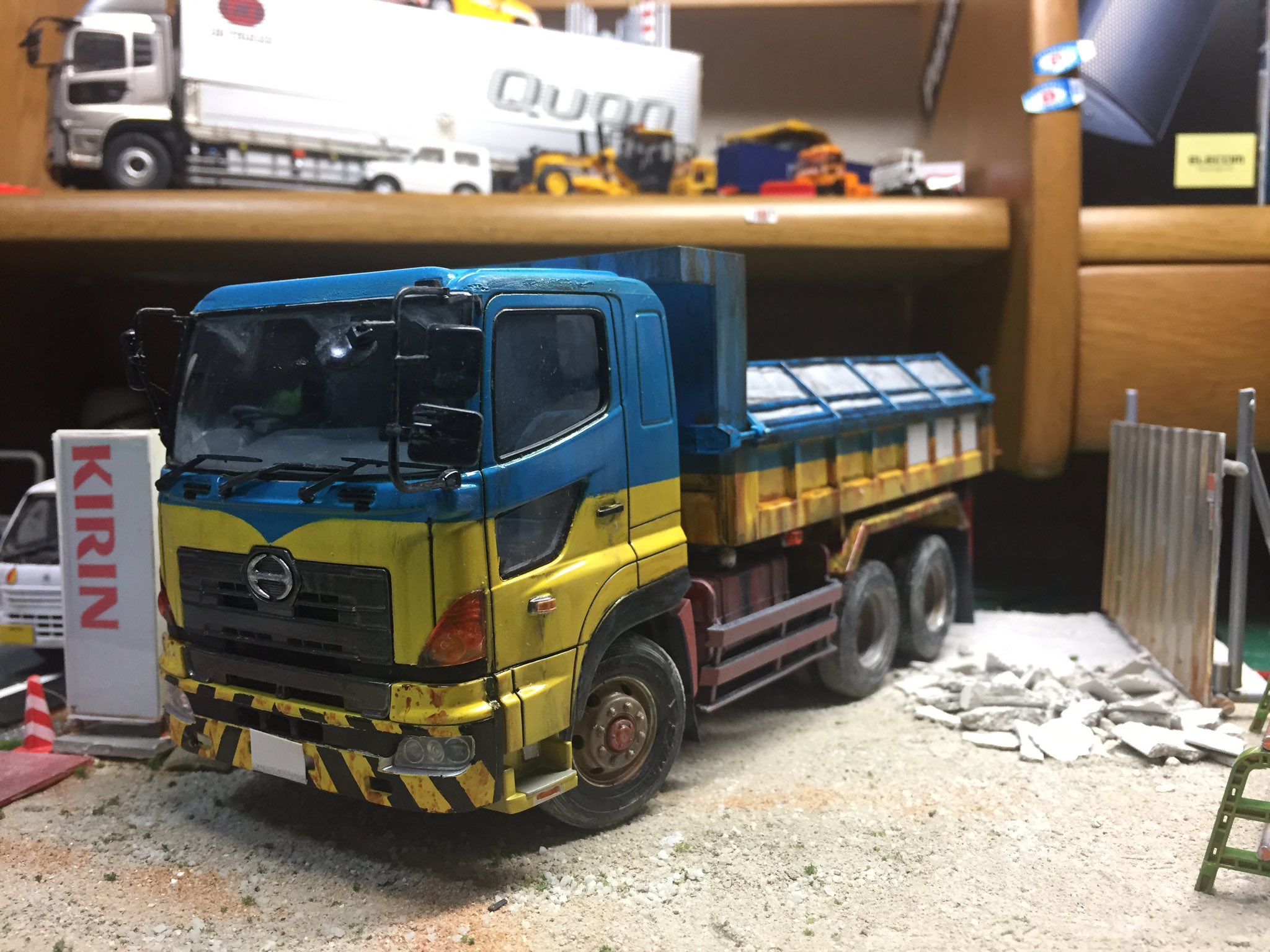日野プロフィアダンプ 1/32 完成品