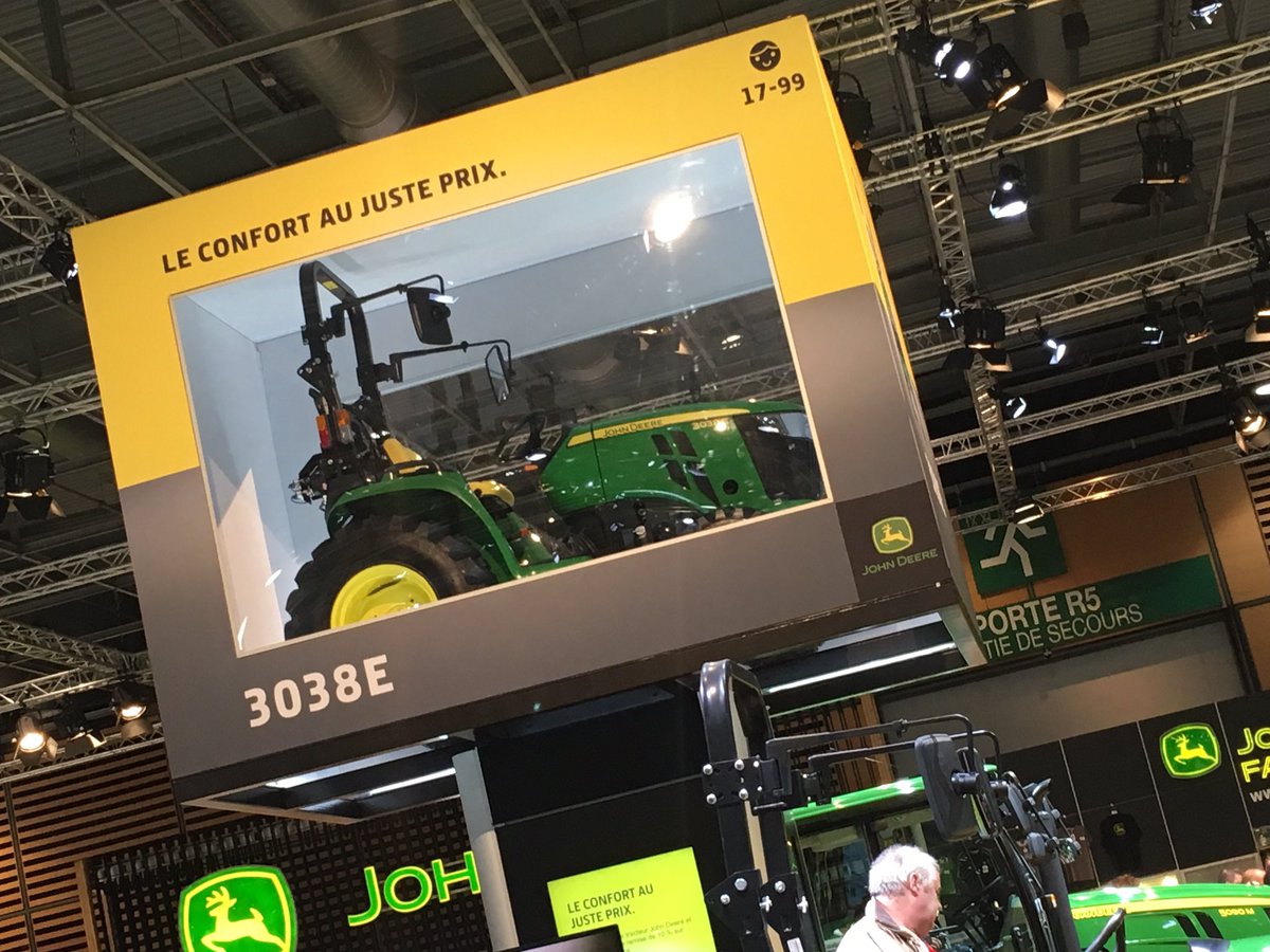 BasHattum's tweet photo. Toch leuk, zo’n miniatuurtrekker voor de verzameling. Deze #JohnDeere 3038E is ‘net echt’.  Geschikt voor kinderen in de leeftijd van 17 tot 99 jaar ....... #Sima. #Sima2019 https://t.co/El1KnA6F8I