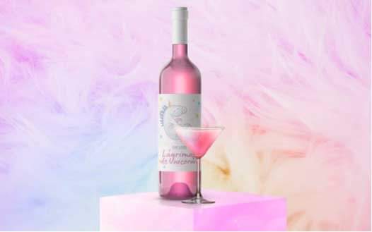 È rosa, è glitterato, è perfetto per essere postato su Instagram! È questo lo spirito di base che ha dato vita al #vino rosa #LacrimeUnicorno. Ne parlo sul mio blog: goo.gl/2WsRmk