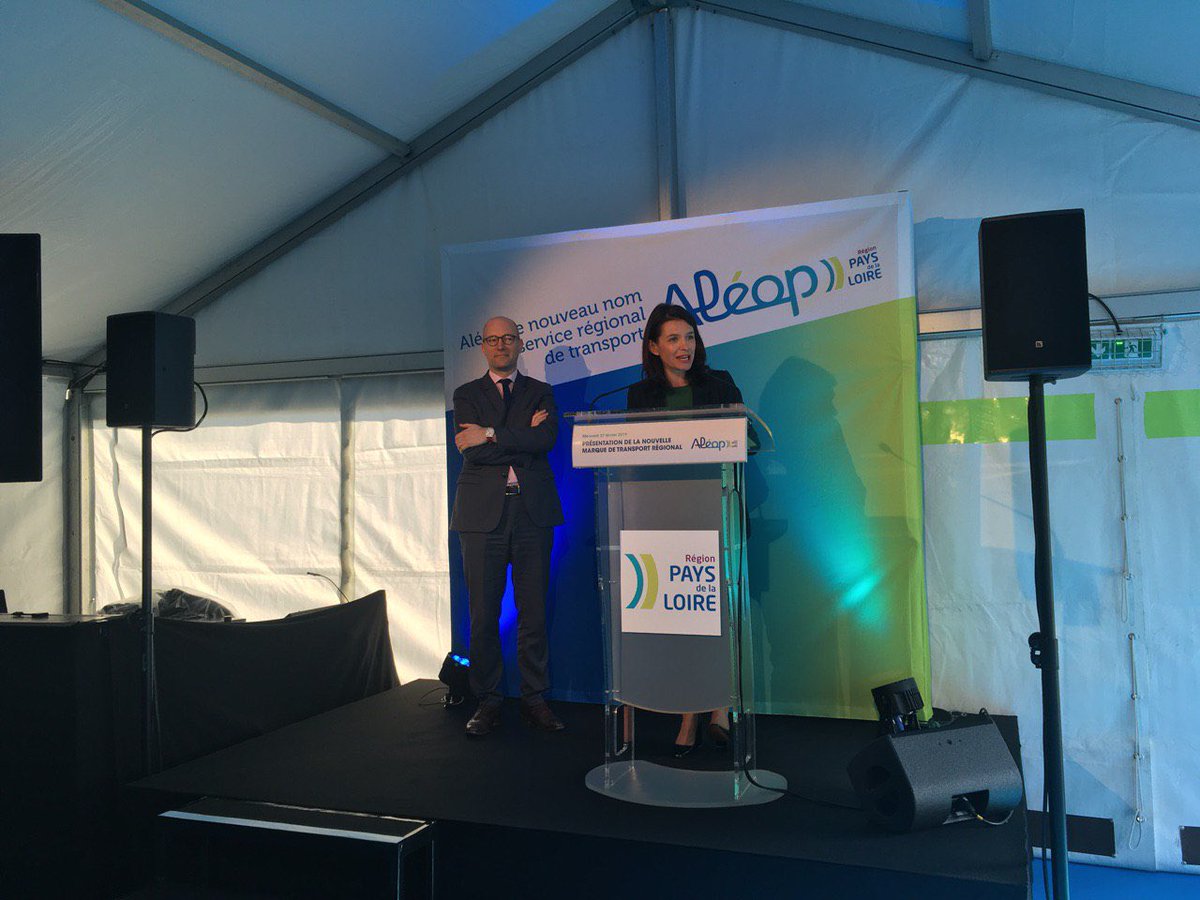 C_MORANCAIS's tweet photo. Très heureuse d’être à la gare de #SabléSurSarthe ce matin devant les acteurs du #transport régional pour dévoiler : 
✅ La nouvelle marque de transport régional #Aléop 
✅ Le nouveau site de transport régional https://t.co/h6f6bVLCGd https://t.co/vPpZMRjIj0