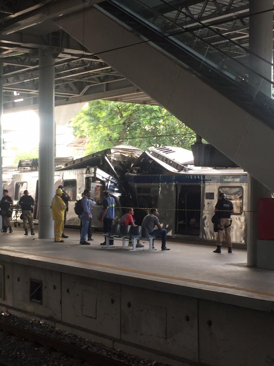 RT @GuertaSuenya: Reflexo de um serviço mal prestado, sem investimento, sucatiado. Quem paga? Somente os inocentes.  <a href="/SuperVia_trens/">SuperVia</a>