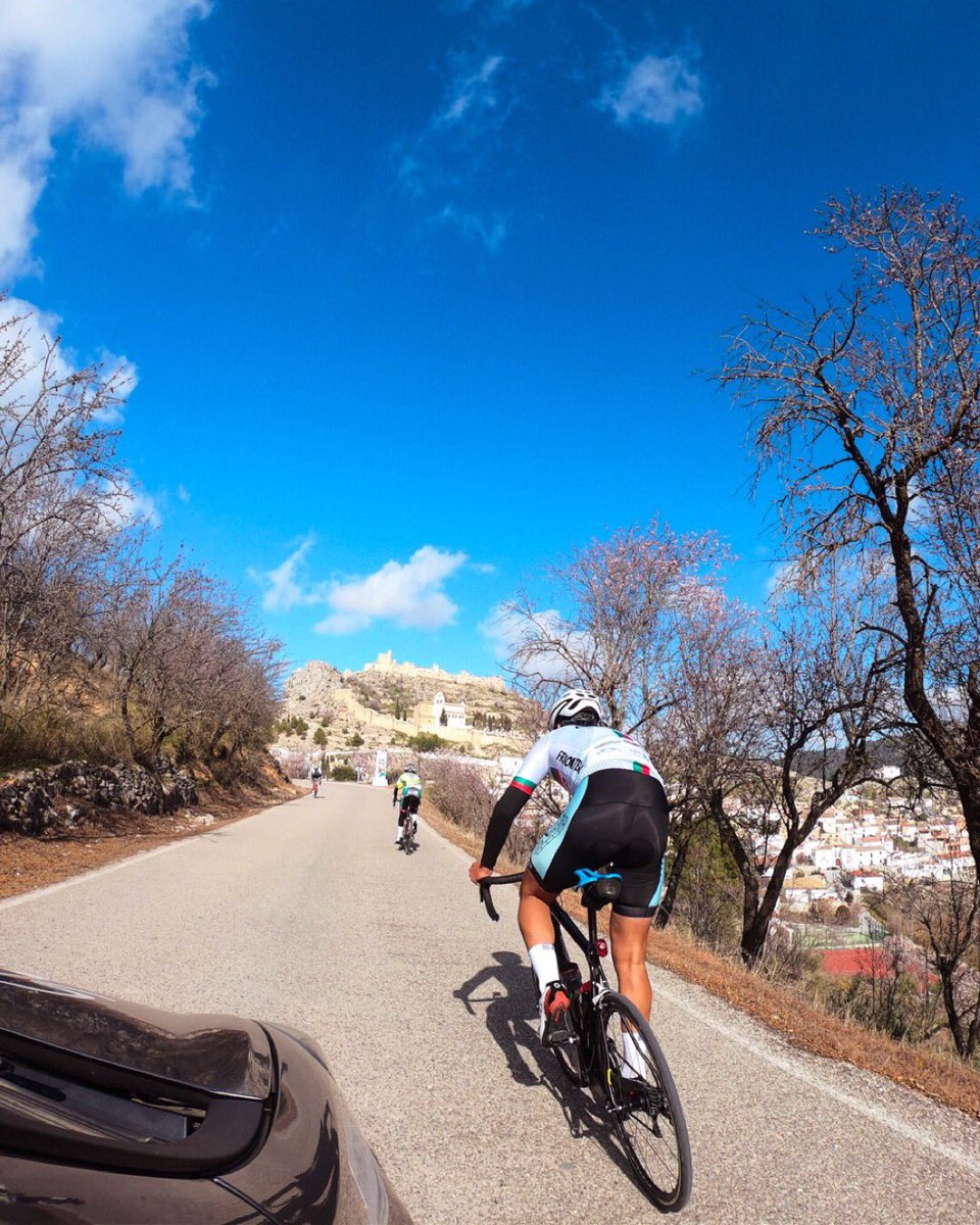 bike55spicles's tweet photo. Cuando la unión entre paisaje y ciclismo es irremplazable | 📸🏞😍

#bike55spicles #grupetadegranada https://t.co/FjmdUrXNC6