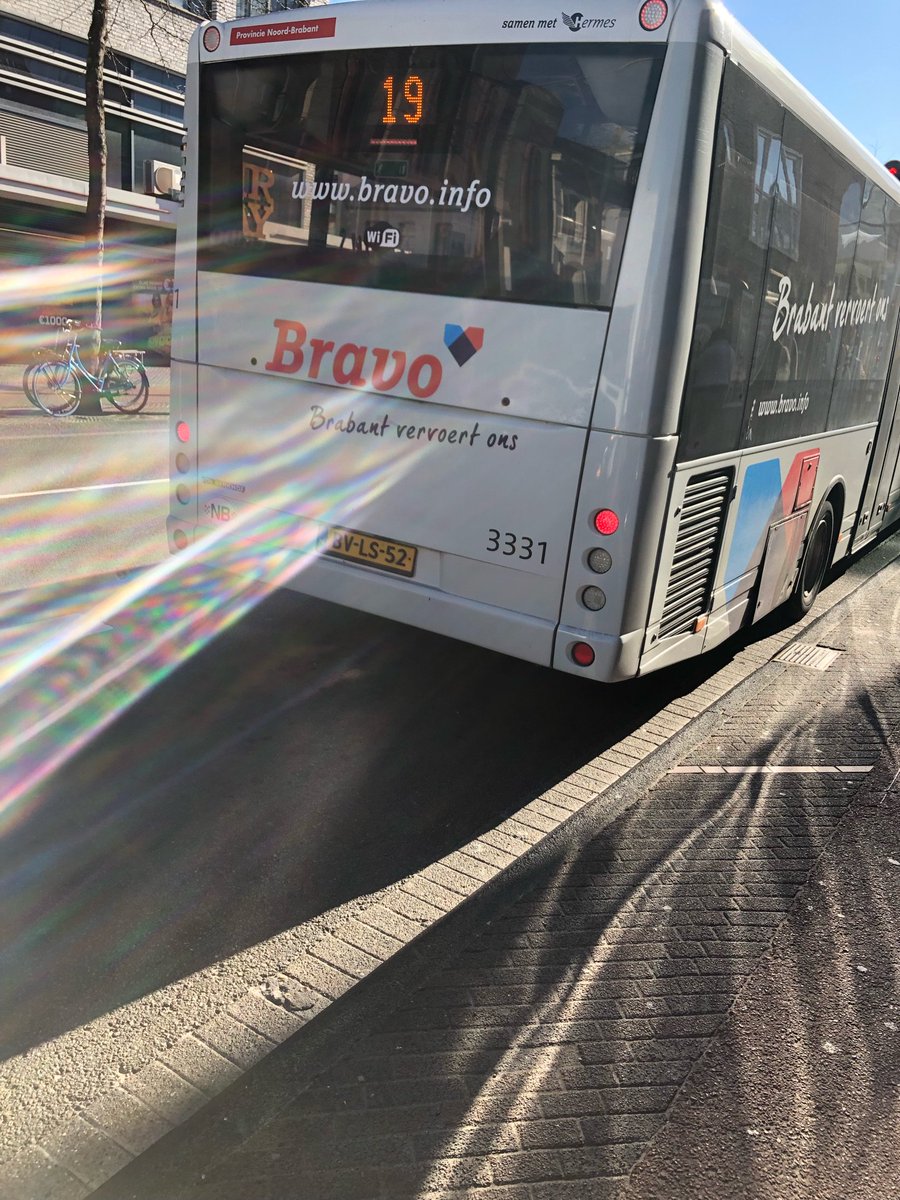 Beste <a href="/HermesOV/">Hermes</a> het begint een traditie te worden. Dit was nummer 3 en weer gewoon doorrijden. Een fietster was nu zo aardig om ins te helpen de kliko’s weer rechtop te zetten. De dader staat op de foto. #wieismijnheld??