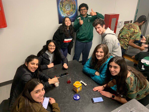 MervetIsmail's tweet image. Always a good time at Chem Club! @WBHSChemClub #chemengineering #bouncyballs #chemclubisfun