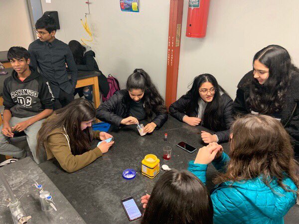 MervetIsmail's tweet image. Always a good time at Chem Club! @WBHSChemClub #chemengineering #bouncyballs #chemclubisfun