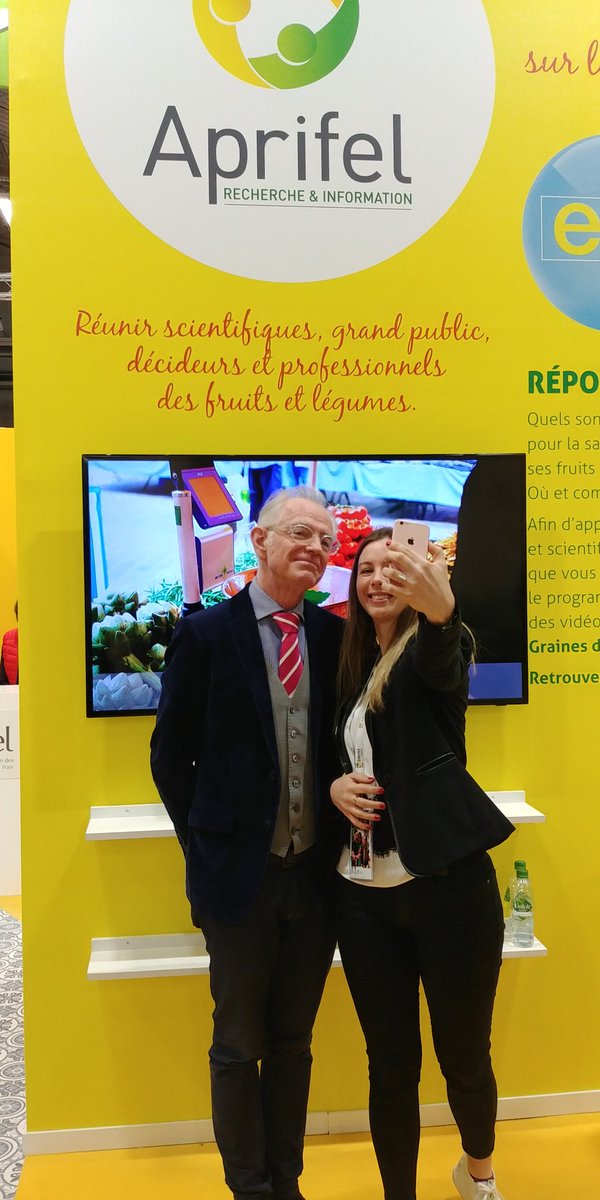 Aprifel_FR's tweet photo. Ce matin visite de @MacLesggy sur l'espace Aprifel #GenerationFL pour parler de l'émission E=M6 special nutrition parrainée par Aprifel depuis 2017 #SIA2019 https://t.co/s2pNnLk7ei