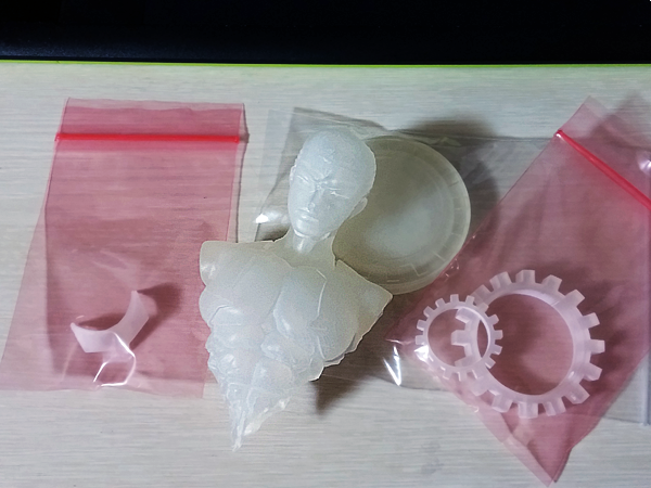 rswork's tweet photo. CCCコラボ復刻ありがとうございます！
更に新規のエミヤオルタのファンが増えたと確信しています…！
以前出した胸像は、初のデジタル作品かつ3Dプリンタの初出力（全てアクリル）チャレンジキットでした。
エミヤオルタはまた別の形で表現したいキャラクターです。#FGO https://t.co/davQt0O7oW