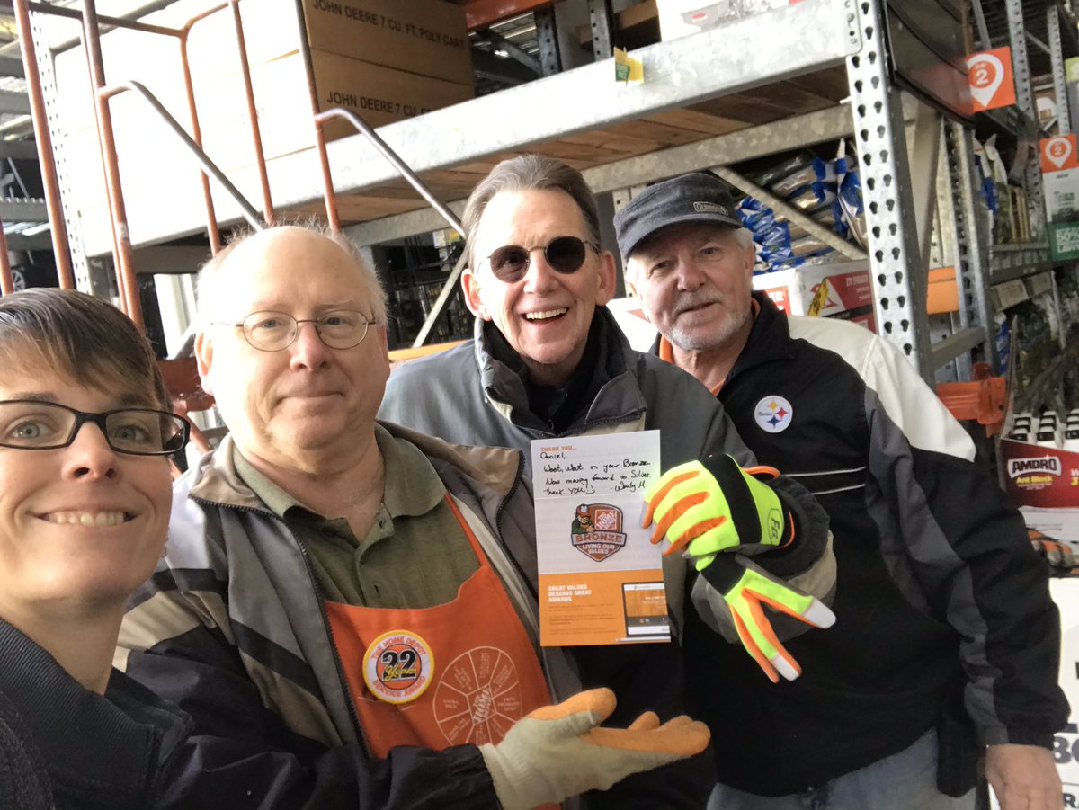 WendyMcclintock's tweet photo. Al highlighting Dan’s Bronze Milestone Award while Theo & I freeze...Lol. Love this team at 4120!! Chilly Willy while setting spring bays but we’re having FUN!! Safety First #PPEToo #OneTeam #METFabulous @nyyroro @JackieGiusti @gene_barlow @zikoyanis @NotsoLameTHD @Sharmarl_King https://t.co/vGs8aY0TFX