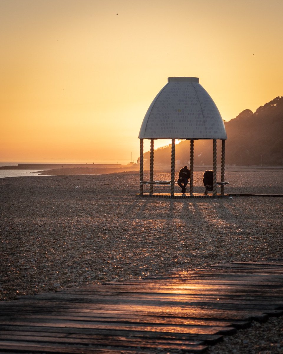 bamboo_folk's tweet photo. We’ve had some gorgeous sunsets over the last few days.
 #folkestone #folkestoneharbour #folkestoneharbourarm #folkestonecreativequarter #folkestoneseafront #seaside #beach #coast #sunset #photography #canon https://t.co/BYeNgYqtTI