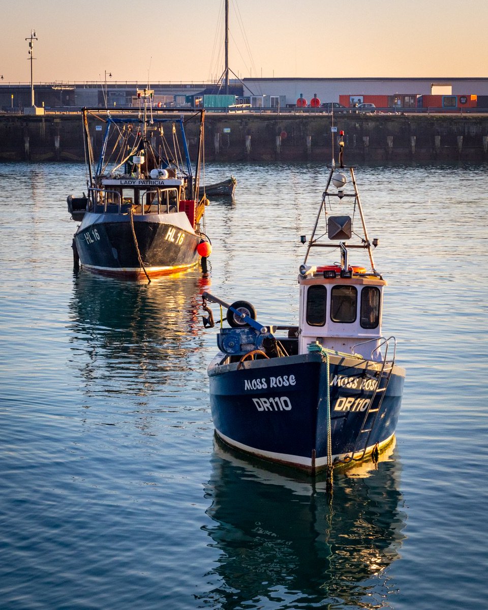 bamboo_folk's tweet photo. We’ve had some gorgeous sunsets over the last few days.
 #folkestone #folkestoneharbour #folkestoneharbourarm #folkestonecreativequarter #folkestoneseafront #seaside #beach #coast #sunset #photography #canon https://t.co/BYeNgYqtTI