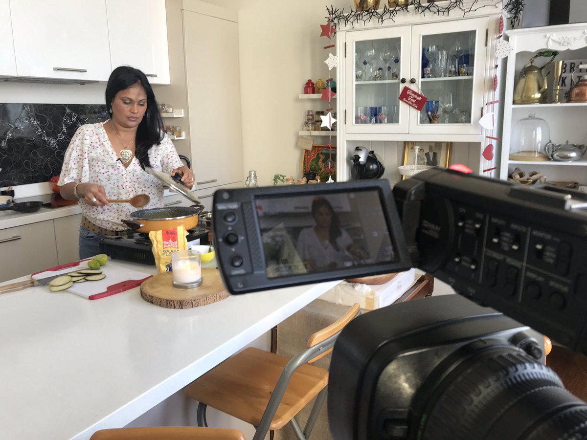JamieloweTV's tweet image. Today on #BristolLive we’re back in the kitchen with @BBungaroo cooking up some delicious food. Catch her recipes on Friday!