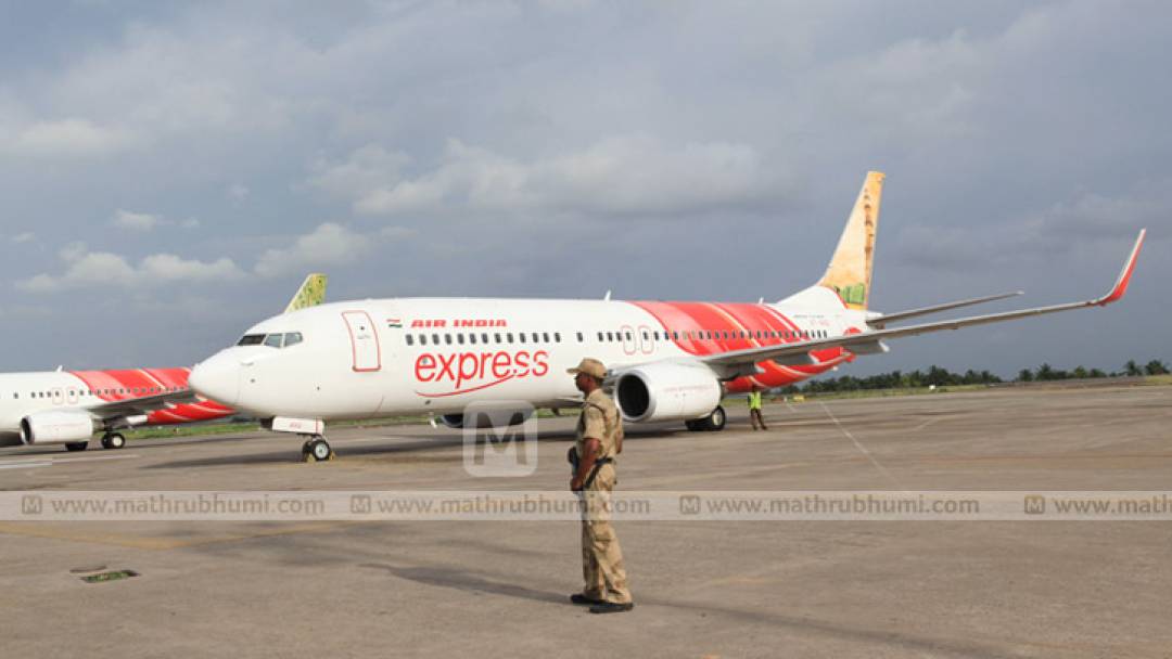 mathrubhumi's tweet image. വിമാനത്താവളങ്ങള്‍ തുറന്നു; നിര്‍ത്തിവെച്ചിരുന്ന സര്‍വീസുകള്‍ പുനരാരംഭിച്ചു mathrubhumi.com/news/india/fli… #FlightService #OperationsResume #NorthIndia