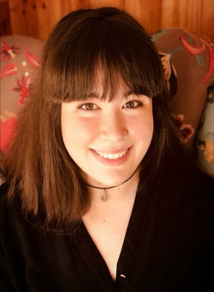 Edeo_'s tweet photo. @_LauraTejada estará de nuevo en esta edición de #Edeo. La autora de @EdicionesDorna este año viene con ganas de ponerlos los pelos de punta y, además, será la responsable de conducir una de nuestras sorpresas programadas para este año. ¿Quién quiere sabe de qué se trata? 😏 https://t.co/jwtVQlMfB9
