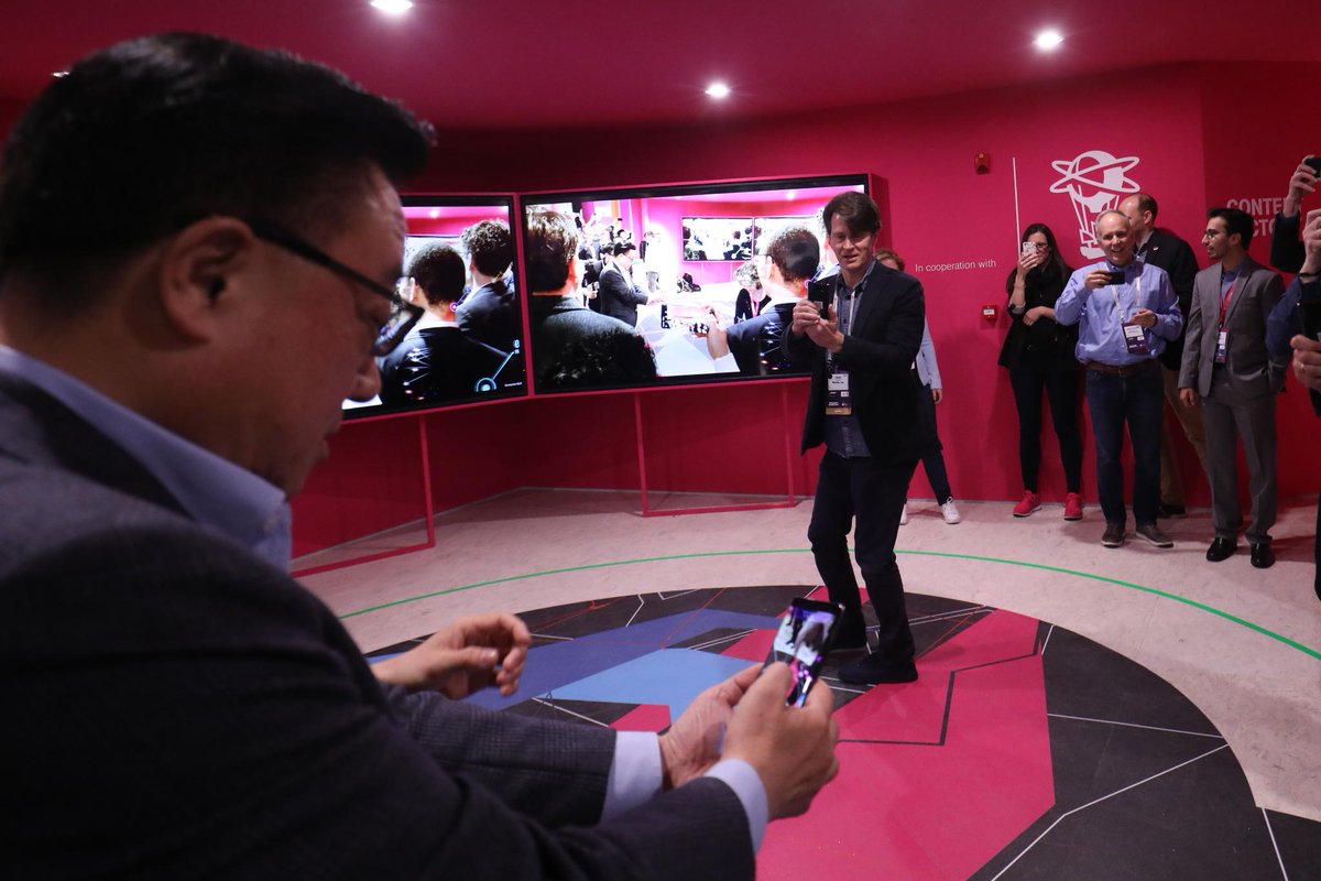 NianticSpatial's tweet photo. We just caught @johnhanke teaming up with CEO Tim Höttges and board member @claudianemat from @Telekom_group, and @Samsung CEO Dong Jin Koh during a #CodenameNEON demo at #MWC19. Who do you think was able to pull out the victory? https://t.co/vlMGcLwEMS