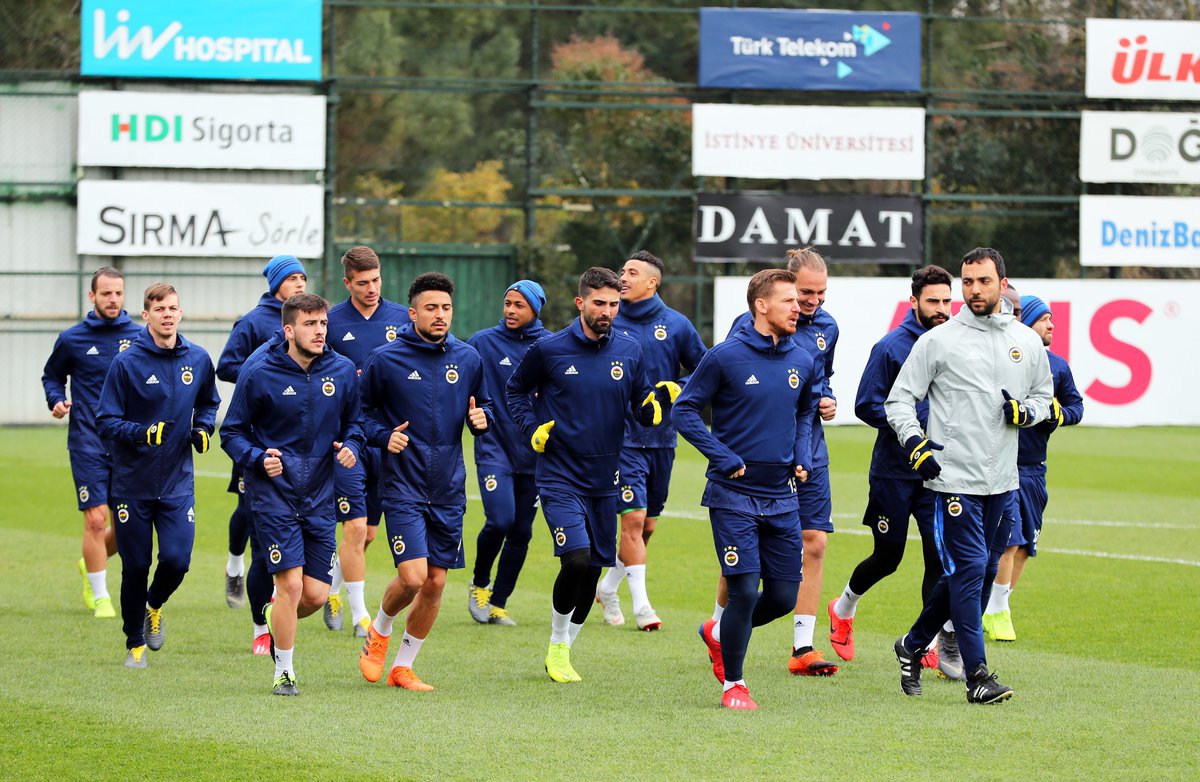 Fenerbahce's tweet photo. Günün antrenmanını tamamladık ✅ https://t.co/M5WNxNlaKn