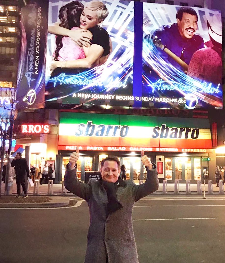 BertHabets's tweet photo. Spotted this billboard in New York promoting the next season of @AmericanIdol. The show is produced by our production powerhouse @FremantleUS! #PARTofRTL #AmericanIdol @rtlgroup https://t.co/90M0k0bBx3