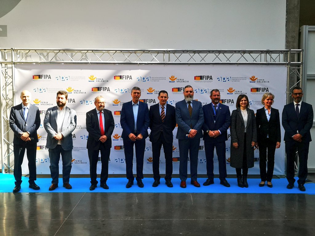 rafacliment_'s tweet photo. Saber escoltar i prendre nota per a col·laborar en el desenvolupament sostenible de l'economia. És una de les màximes que hem aplicat en la @GVAeconomia aquests quatre anys en tots els sectors, com el de les portes automàtiques, que hui obre la seua fira, #FIPA, a @Feria_Valencia https://t.co/ucn48Qfw5J