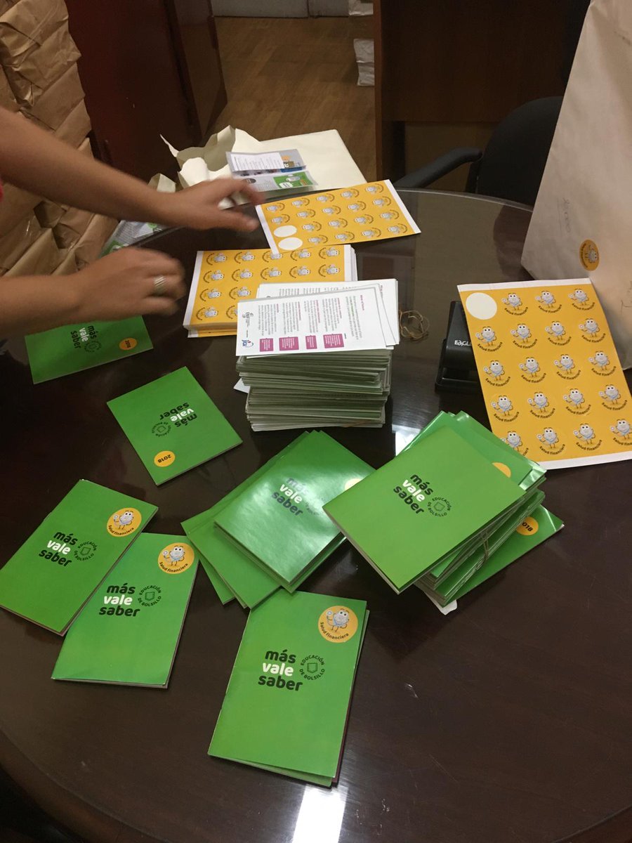 masvalesaberpy's tweet photo. Los materiales de la campaña 2019 ya están siendo repartidos a nuestros aliados. Este año nuestro eje es la #SaludFinanciera 💸💚 @ENIF_Py https://t.co/zAFHsVBind
