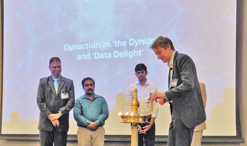 Consono_ai's tweet photo. @Dynactionize CEO Michael Brands lights the lamp in a traditional ceremony to open the #DynizerLaunch @Fourpointskochi this afternoon. #BigData #KochiEvent #DataDelight https://t.co/IZKEFwpqWh