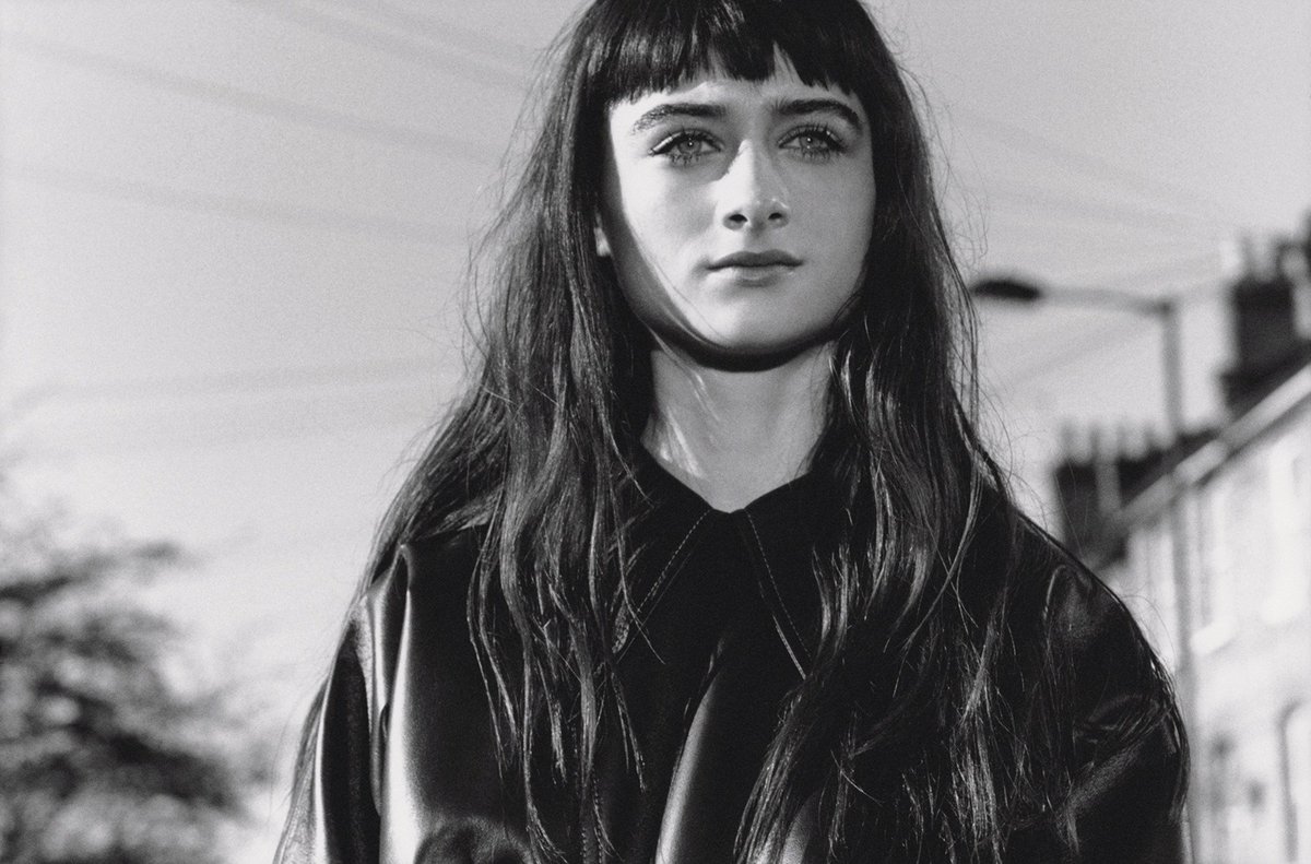 MIUMIUofficial's tweet photo. #RaffeyCassidy in the Spring 2019 #InfiniteIdentities Issue of @Dazed
Photography by #LauraJaneCoulson
Styling by @EFRASERBELL
#MiuMiuSS19
#MiuMiuEditorials https://t.co/T7c6jOudEZ