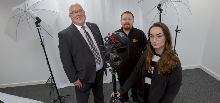 New #Sunderland base for brother-and-sister duo’s growing video #startup <a href="/MeashMedia/">Meash Media</a> bdaily.co.uk/articles/2019/… @MAKEitSund @graememiller19 <a href="/SunderlandUK/">Sunderland UK</a> <a href="/TheSoftwareCtr/">The Software Centre</a>