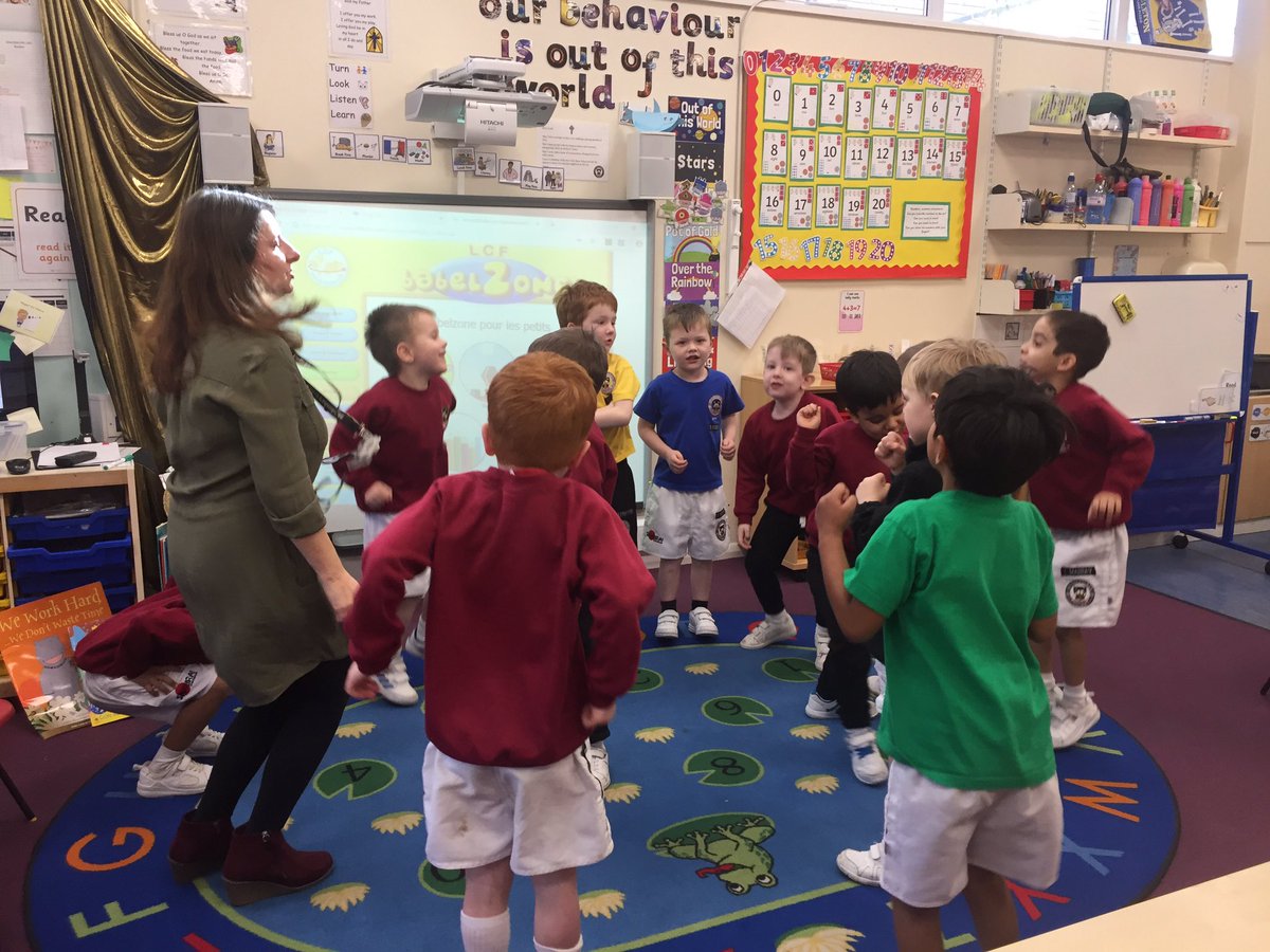 StColumbasLPrep's tweet photo. In French today #Reception2018 can ‘chanter, danser et sauter’ https://t.co/aKK0d9vvEl