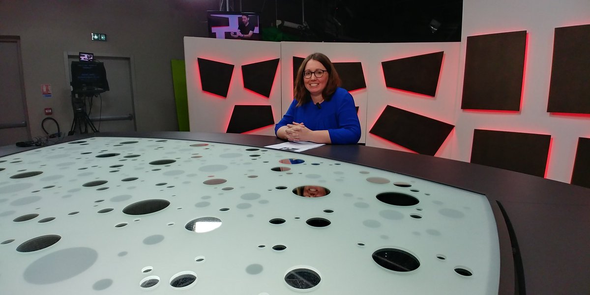xaviersurleweb's tweet photo. Ce soir à 19h15 sur @TebeoTV et @TebeSud : grosse émission sur l' #Endometriose ! Maladie peu connue, mal perçue, on en parle ce soir avec le @CHRU_Brest, @clelocat et @NathalieAndr @LeTelegramme ! #33TNT #30BOX https://t.co/YJUFqtEMnf