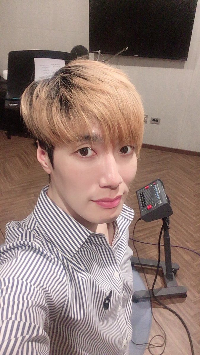 PianoManAev's tweet photo. 에이브 다음 싱글 앨범 녹음 시작.- 이번곡은 상큼한 봄내음이 가득한 보사노바 노래곡 이에요. 3월이나 4월중에 릴리즈 예정이니 기대해 주세요! :)  #music #vocal #singersongwriter #single #bossanova #spring #보컬 #보사노바 #봄 https://t.co/Kx7xG62OqR