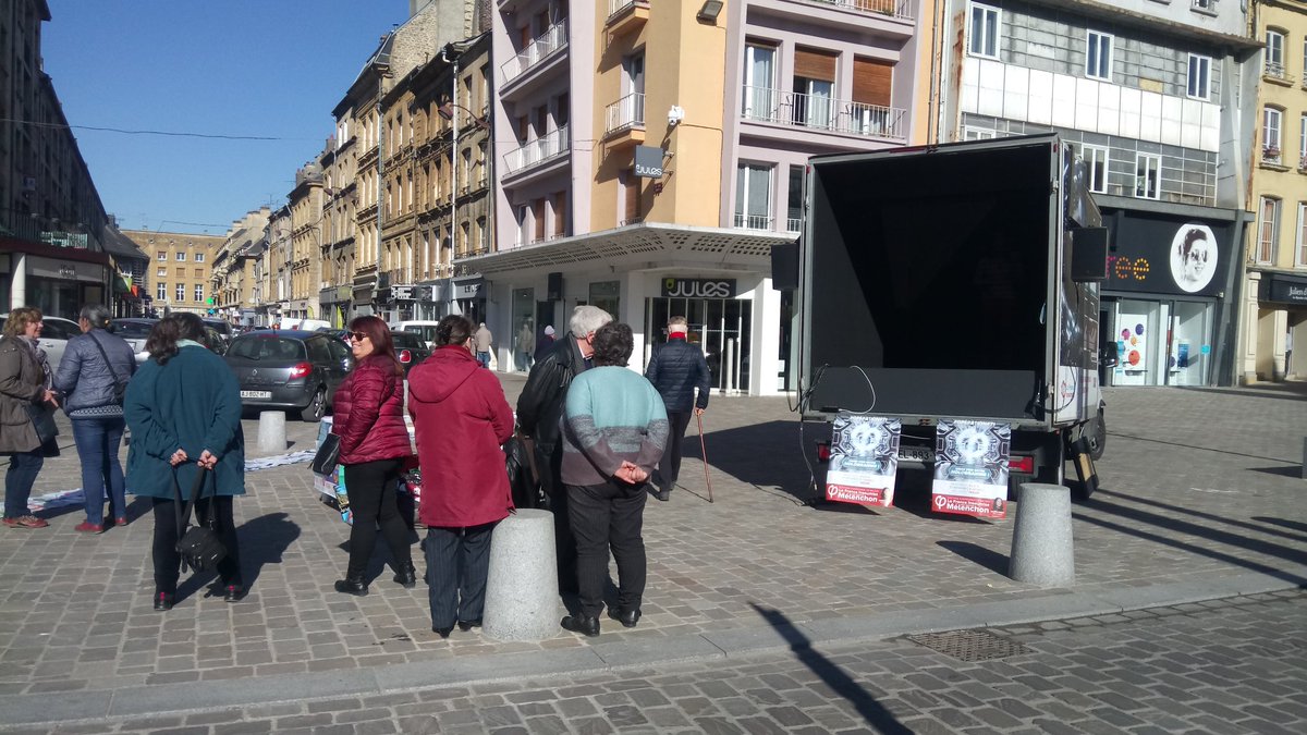 SedanInsoumise's tweet photo. #Operation471 #Holovan #Sedan #Ardennes @FranceInsoumise @ManonAubryFr @mbompard @LaureManesse
Bon accueil ce matin ! Grand soleil ! https://t.co/Feou0ylmMr