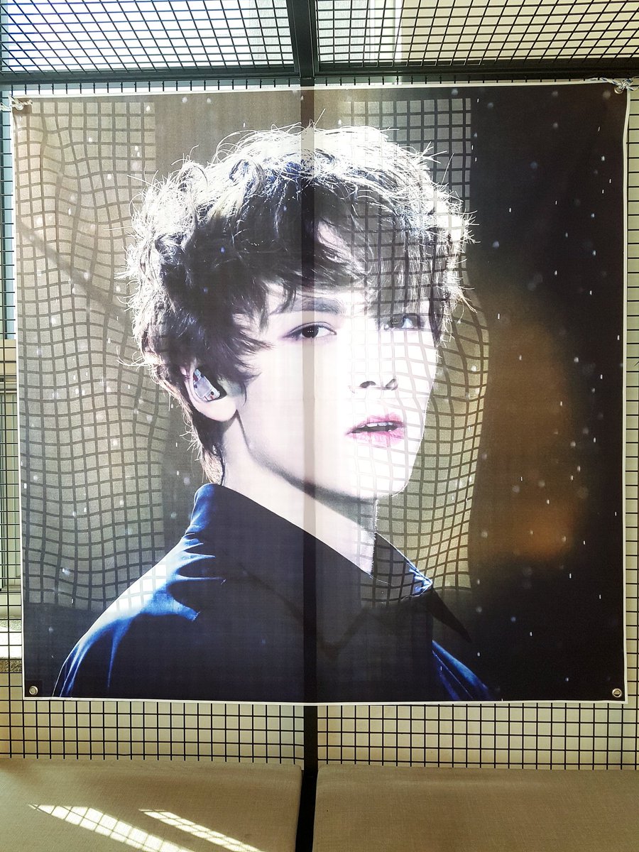 GreenBlue_Light's tweet photo. 버논유니온님(@vernon_union)
#Here_For_Love_VERNON
블랑드티! 카페입구에서 카페 안까지 모두다 버논이로 꾸며져있었다. 버논 zone도 있었다. 주문하고나서 기대하고있던 아보카도 버논 포토카드를 받았다. 귀여웠다. 2층으로 올라가는데 사진이 가득했다! 우와 멋있었다. 구경하는데 정말 기뻤다.😍 https://t.co/NPJGJJj1O2