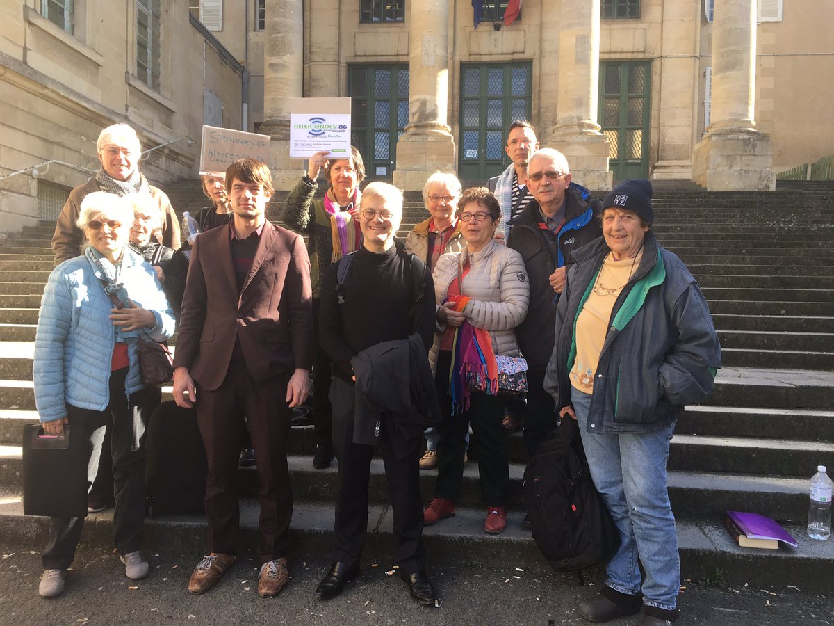 #poitiers #linky plaidoirie sous le soleil - decision le 27/3 <a href="/MySMARTcab/">MySMARTcab</a> @lexprecia  @LinkyMonRefus <a href="/refus_linky/">RefusLINKYenJUSTICE</a>