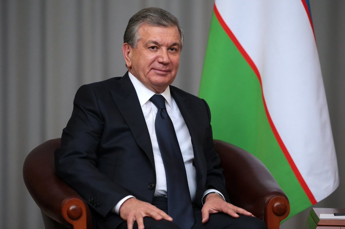 президент узбекистана фото