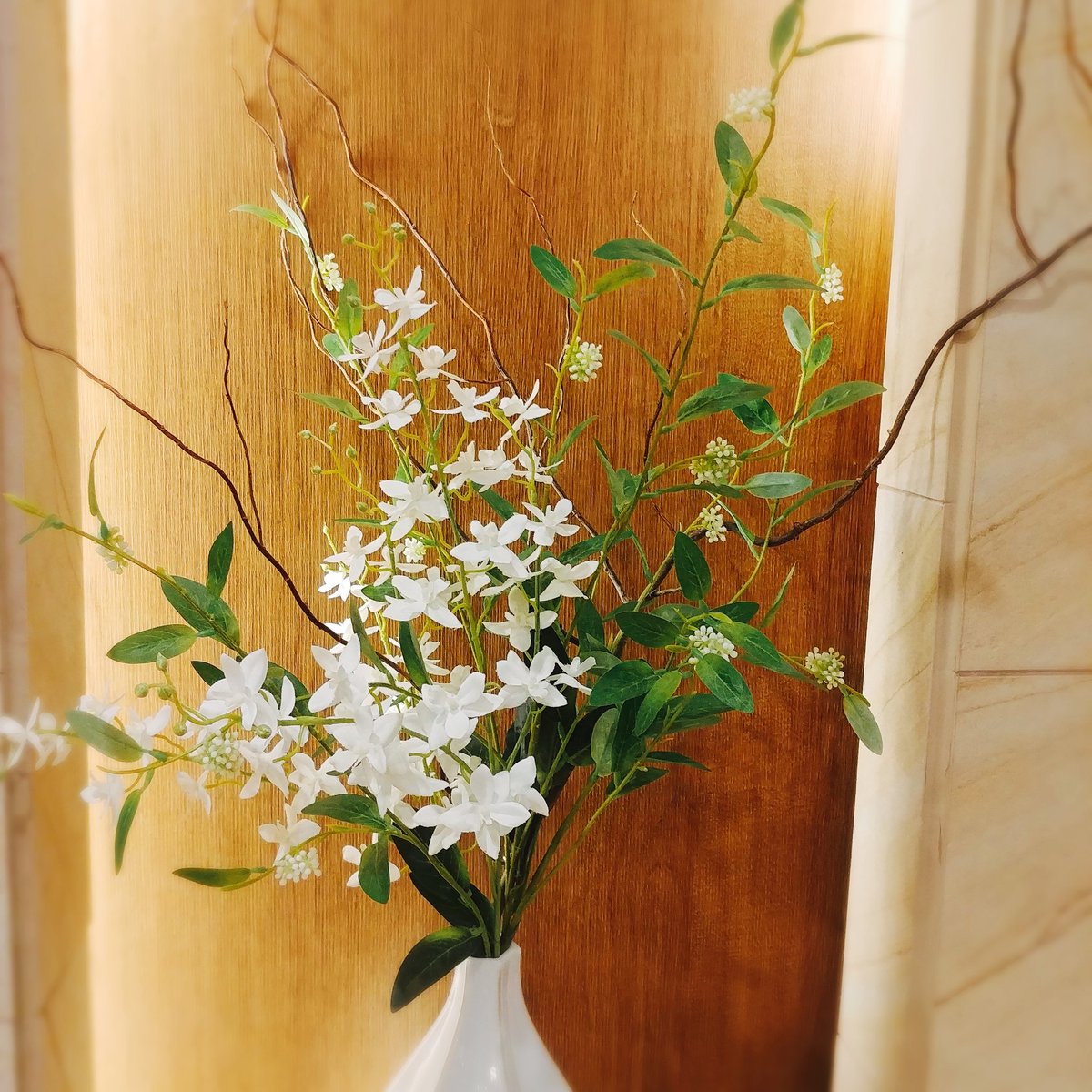 기다리지 않아도
꽃바람 불면 봄이 오듯이
너도 같이 오면 좋겠다

네가 오는 길목으로
마중 나가 기다릴 수 있게
봄바람 따라 네가 와주면 좋게다.