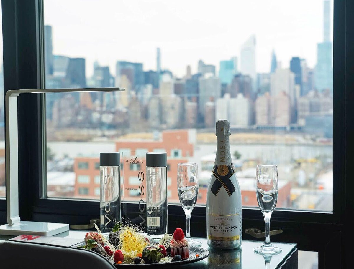 Happy #wednesday start your morning right with some #champage and a #nyc #view. Great rates always available <a href="/newyorklovenyc/">NewYorkLoveNY by Tommy Gee</a> <a href="/TimeOutNewYork/">Time Out New York</a> <a href="/LicqueensTv/">LICQUEENStv</a> <a href="/nytimestravel/">New York Times Travel</a>