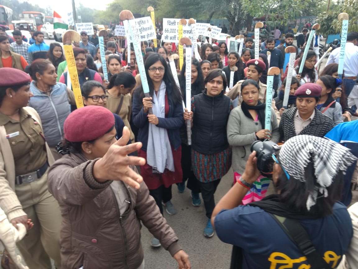 VandanaSsingh's tweet photo. #MahilaSurakshaYatra Day 4: Hockey March at Vishwavidhalay Metro. https://t.co/Bqse5A3igQ
