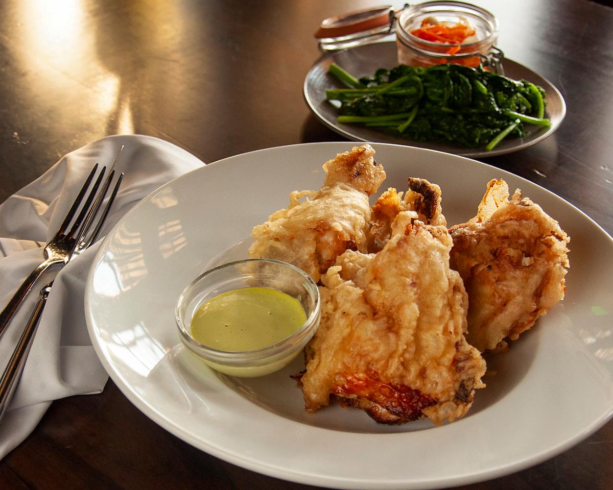 LupaColumbia's tweet photo. Wednesdays are for RFC - Roman Fried Chicken! One of our most popular dishes in our first year is our daily special every Wednesday evening at dinner.
.
.
.
.
#foremanwolf #friedchicken #chicken #food #asmreating #crunchy #tasty #cheatday #dinner #cucinaitaliana #realitalianfood https://t.co/FgMcj5rnHY
