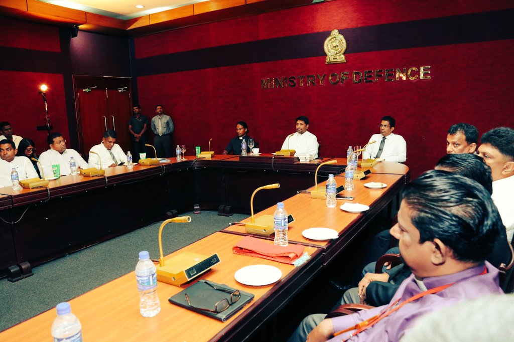 RWijewardene's tweet photo. Held a cordial discussion with leaders of Christian religious chapters at @SMODSriLanka.
#lka #SriLanka https://t.co/NRyo79IKIq