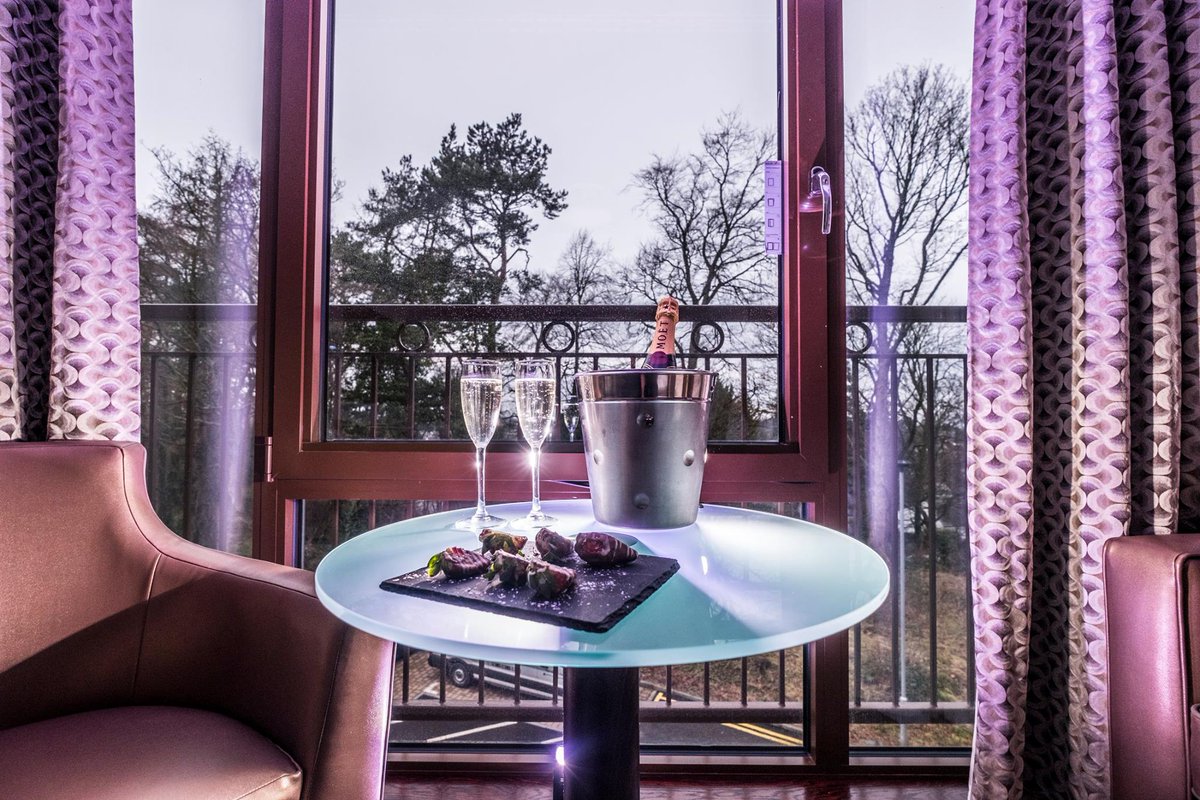 parklandsCC's tweet photo. 💜 We're all about the romance at Parklands! 💜

So if you're staying with us soon, don't forget to ask about our added extras for your room like fizz, chocolate coated strawberries, robes &amp; slippers! https://t.co/ATti8np3bZ
