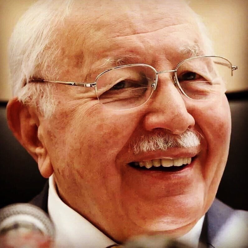 Sen yol açansın , iz bırakansın , sen ölümü öldüren Erbakan’sın...
Rahmetle ve büyük bir özlemle...

 #NecmettinERBAKAN