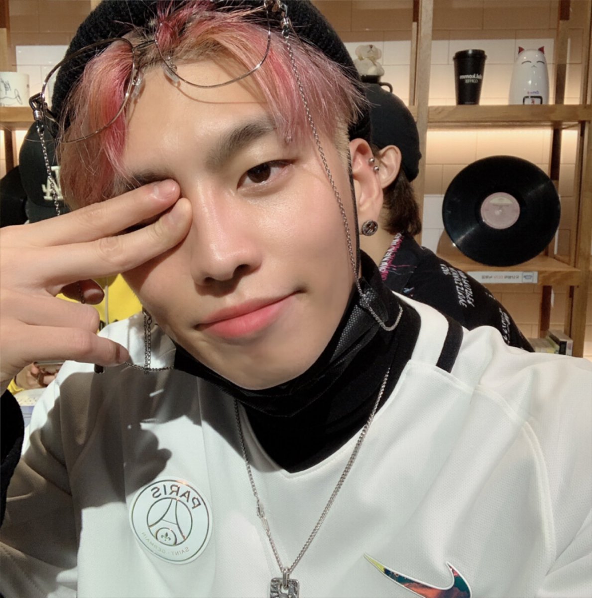 [#GON] 여러분 안녕하세요릿 마니 부끄럽지만 오늘은 민낯이에요...ㅋㅋㅋㅋ민낯도 사랑해주실거쥬....?ㅋㅋㅋ도망가면 미워할그이야~~💙🤭