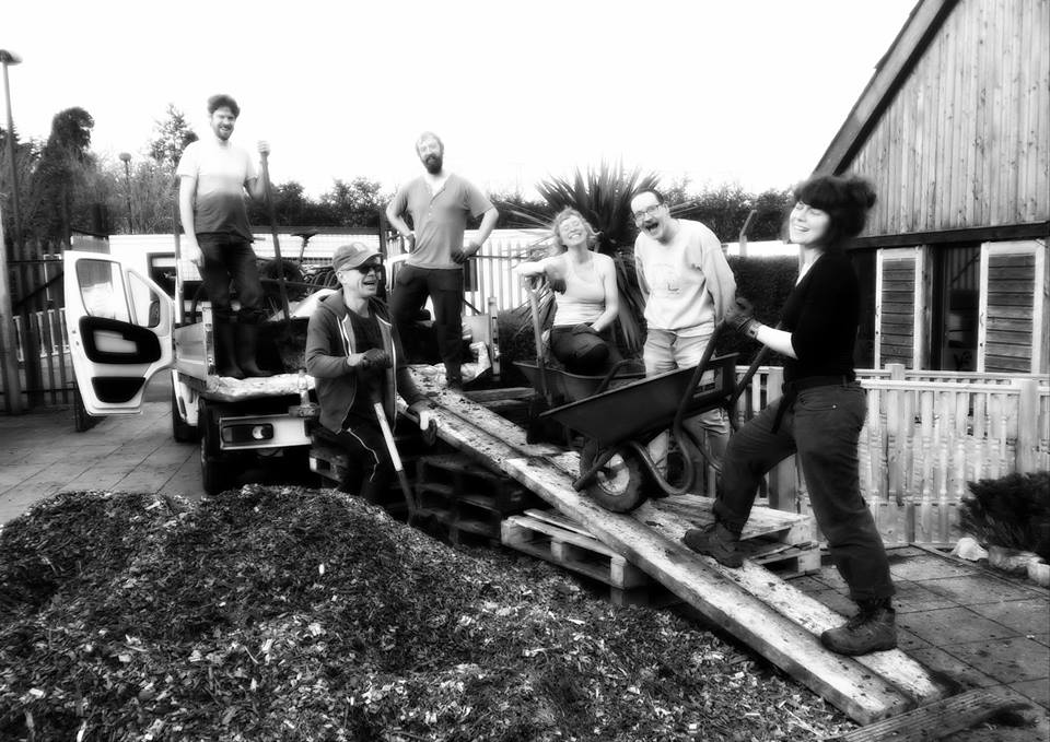 From last Friday. Great pic of some of our team together with folks from @GlasgowLocavore and <a href="/ProjectOrchard/">The Orchard Project</a> #orchardbuilding #tentonchallange