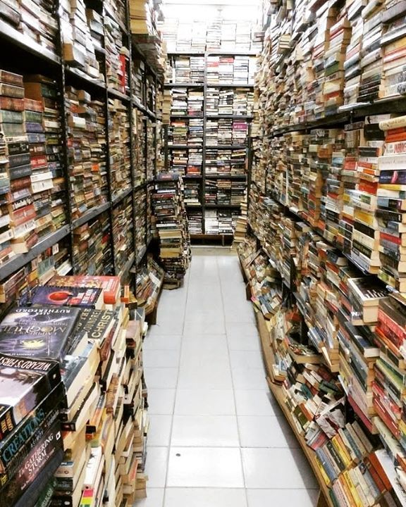 vidyasury's tweet image. What can be more rad than this? Book heaven. Hours of bliss.
.
.
.
.
#fms_rad #fmsphotoaday #booksofinstagram #booksofig #bookworm #bookstagram #bookshelves #bookish #bookshop #bookaholic #bookphotography #instabook #readaholic #reading #readers #enjoythelittlethings #mindfu…