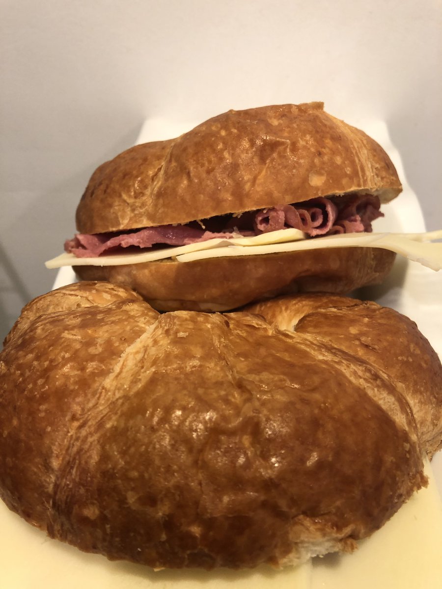 TheBakersLounge's tweet image. #Roastbeefandswiss #Croissantsandwiches #Appleturnover #Soufflés for #breakfast open till 6:00pm today