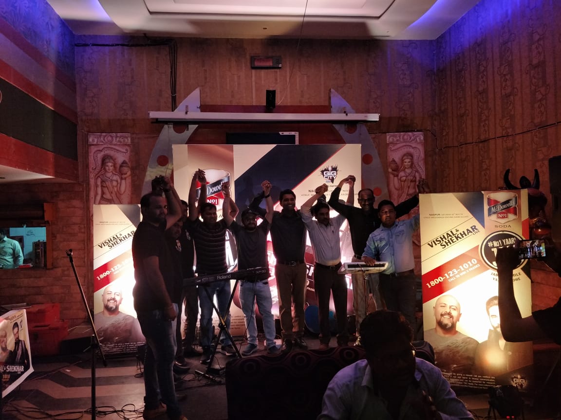 Unicorn_Events_'s tweet photo. McDowell No.1 Yaari campaign celebrating the bond of friendship in association with Vishal &amp; Shekhar. Commenced with a lot of pre promotional activities that included Mall activation,Float activities,Pre Jam Parties and concluded with the rocking Yaari Nights concerts. https://t.co/wOdqPQjVYM