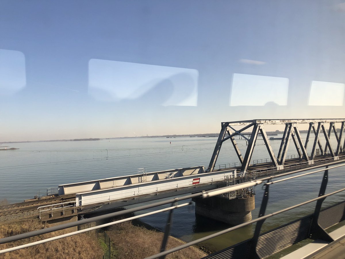 RvanAsten's tweet photo. Onderweg naar collega @ListMonique in Eindhoven. Prachtig weer voor een werkbezoek aan mobilteit en culturele highlights. #perspoor #ICDenHaagEindhovenDüsseldorf https://t.co/bt3Nqy6XiW